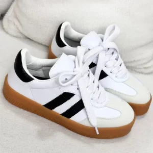 Tenis mujer casual semi formal Blanco rayas negras suela cafe