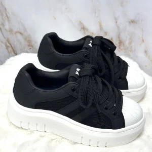 Comodidad y estilo en cada paso. Estos tenis están hechos para mujeres que no se detienen. Perfectos para tu look diario sin perder el toque moderno
