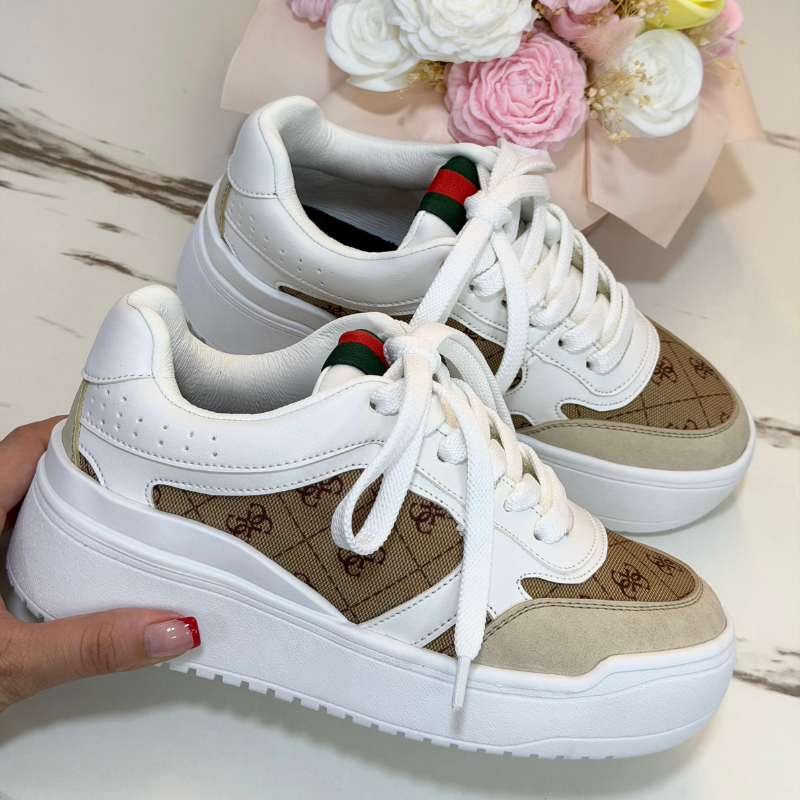 Compra tenis para mujer con excelente comodidad, calidad y estilo. Modelos ideales para el uso diario y cualquier ocasión.