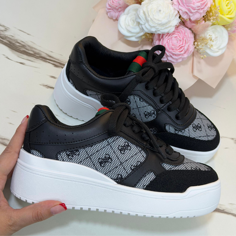 Compra tenis para mujer con excelente comodidad, calidad y estilo. Modelos ideales para el uso diario y cualquier ocasión.