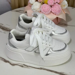 👟✨ Descubre nuestros nuevos estilos de calzado para dama, ideales para complementar tus outfits y lucir increíble en cualquier ocasión. Encuentra diseños modernos, cómodos y versátiles, con tallas disponibles de la 34 a la 40. Explora nuestra colección y encuentra tus favoritos. ¡Escríbenos y haz tu pedido!